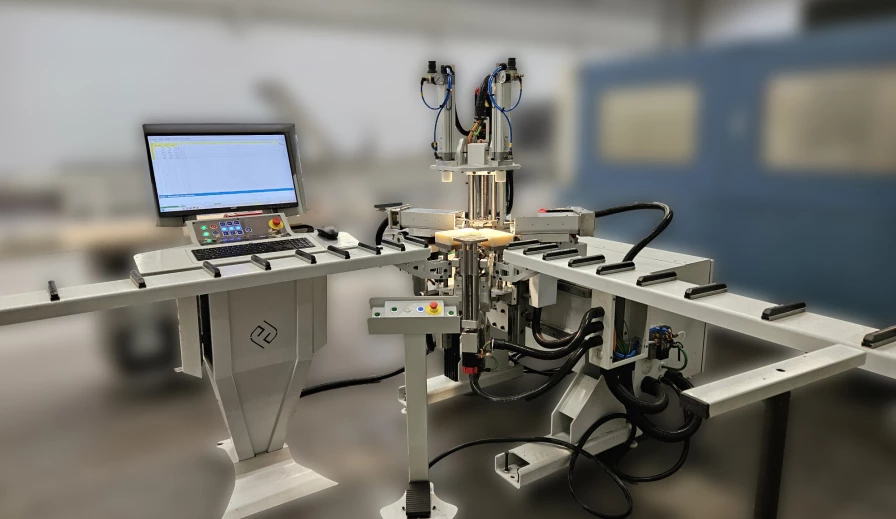 Soenen Hendrik introduceert Q1 ALU: innovatieve CNC-gestuurde 1-kopspers